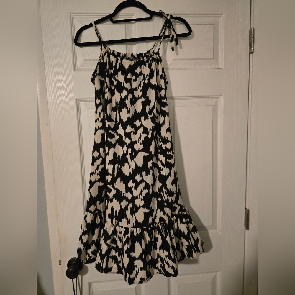 Chic Black and Cream Patterned Dress